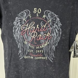 Hard Rock Cafe Black Short Sleeve‎ Tee with Vintage Wing Design